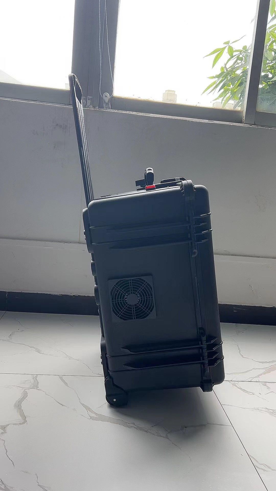 常山手拉箱型移动通信干扰器